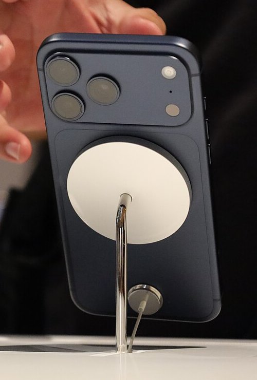 iPhone 17